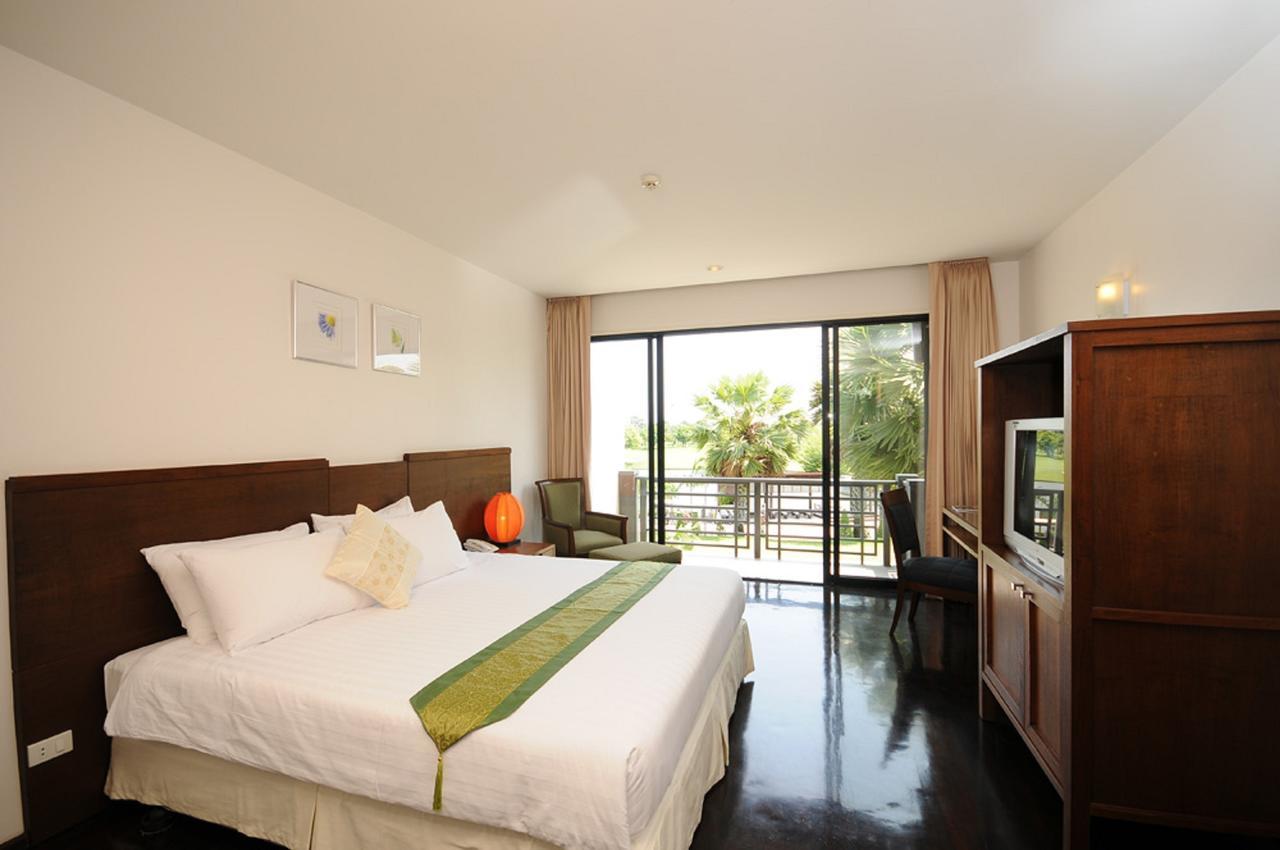 Maison d'hôtes Suwan Golf & Country Club à Nakhon Chai Si Extérieur photo