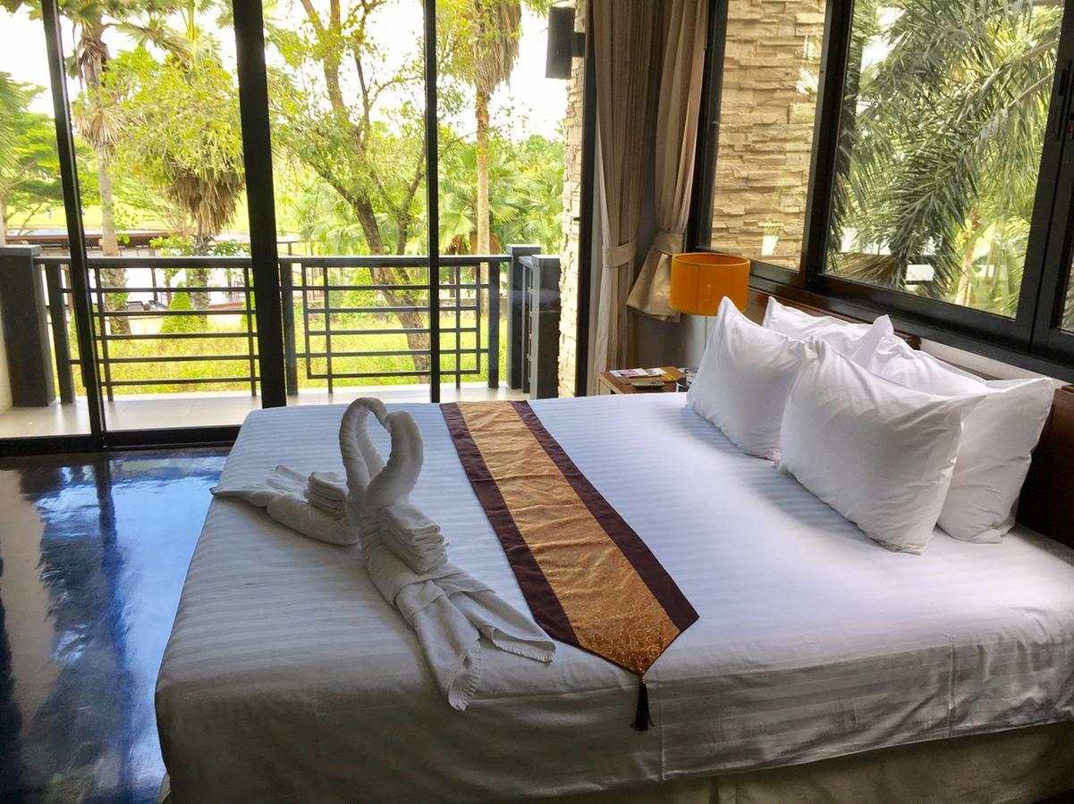 Maison d'hôtes Suwan Golf & Country Club à Nakhon Chai Si Extérieur photo